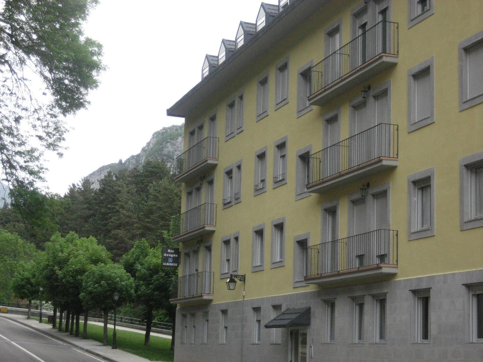 Albergue Turistico Rio Aragon Canfranc Esterno foto